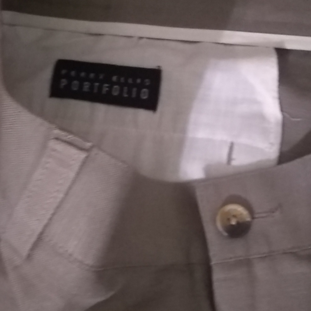 Perry Ellis Portfolio shorts size 34 kahki color